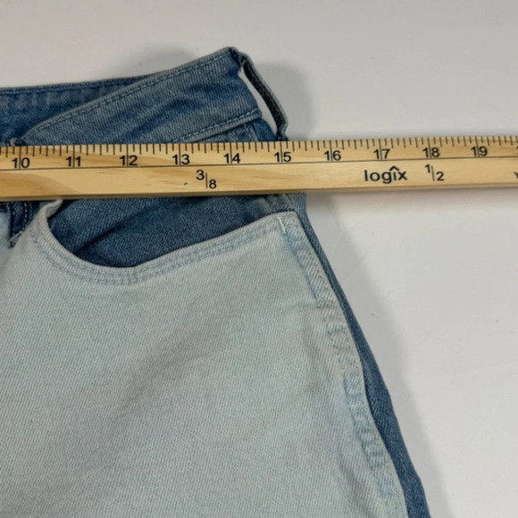 Hollister Curvy  Mom Jeans Womens Size 7/28 Light Medium Blue High Rise - Picture 3 of 9